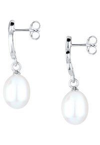 Boucles d'oreilles créoles en argent avec une perle blanche lisse et brillante en pendentif. Les perles sont de forme ovale et pendent sous les créoles, avec un design simple.