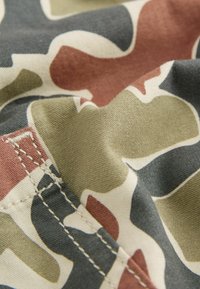 Next SIDE PULL-ON STANDARD - Pantaloni - red green camo