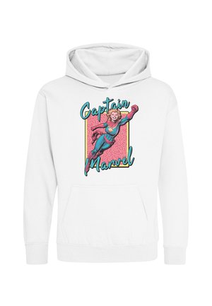 Witte hoodie met kleurrijke Captain Marvel illustratie en tekst, die de superheld toont vliegend met een vuist vooruit tegen een roze patroon achtergrond.
