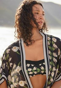 B by Ted Baker REGULAR FIT - Doplňky na pláž - black floral