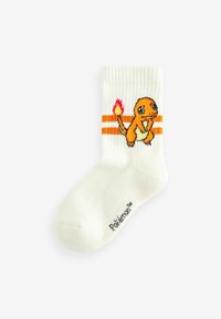 Weißer Socken mit einem orangefarbenen Pokémon-Charakter, der eine Flamme am Schwanz hat, akzentuiert durch zwei orangefarbene Streifen und einem schwarzen Pokémon-Logo in der Nähe der Zehen.