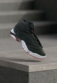 Δεν επιλέχθηκε, black/university red/white