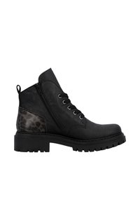 Bottine noire avec un dessus texturé, fermeture à lacets à l'avant, zip sur le côté et accent en imprimé léopard sur le talon. Semelle en caoutchouc épaisse.