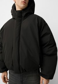 Bershka Zimní bunda - black