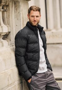 Next FUNNEL NECK - Talvejope - black
