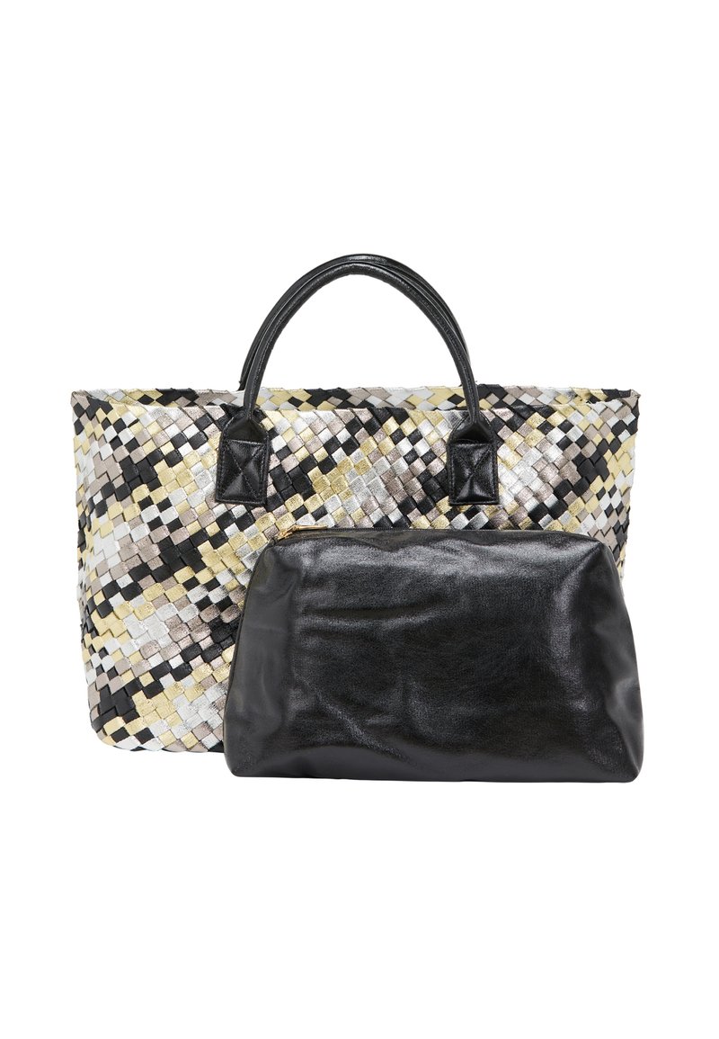 Geweven tote bag in zwart, goud en zilver met contrasterende zwarte leren pouch. Beschikt over stevige handvatten en een rechthoekige vorm.