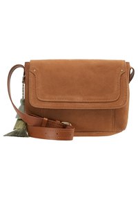 Ruskea nubukcrossbody-laukku, jossa on läpällä suljettavat. Säädettävä nahkahihna ja koristeellinen tupsukoriste. Sujuva pinta, suorakulmainen muoto.