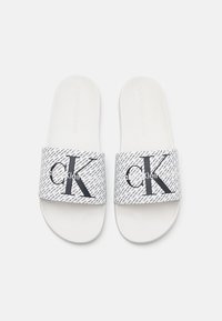 Calvin Klein Jeans SLIDE  - Chanclas de baño - bright white/black