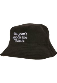 Chapeau seau en polaire noire avec une texture côtelée. Présente le texte brodé "On ne peut pas arrêter l'effort" en blanc sur le panneau avant.