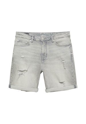 Shorts en denim gris clair avec revers roulés et déchirures usées à l'avant, dotés de poches avant et de passants pour ceinture.