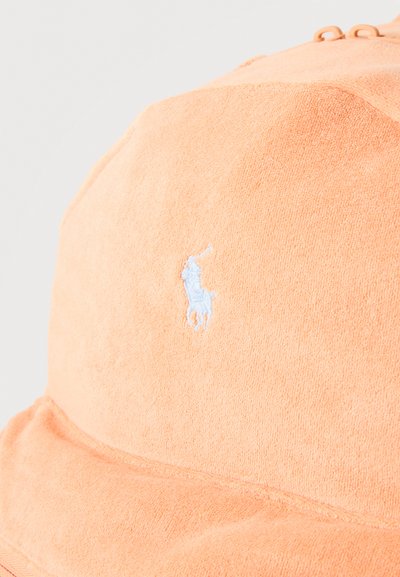 Πορτοκαλί καπέλο κάδρου από περκάλι με μικρό λευκό κεντητό λογότυπο παίκτη πόλο στο μπροστινό μέρος.