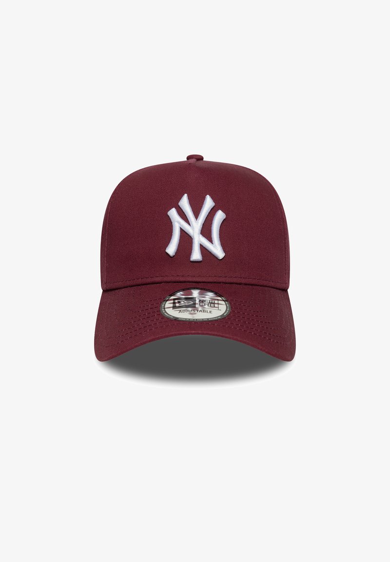 Cappellino da baseball bordeaux con logo NY ricamato bianco. Presenta una visiera curva e una chiusura regolabile sul retro, realizzato in tessuto resistente.