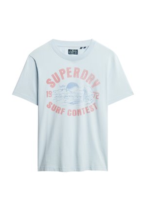 Jasnoniebieska bawełniana koszulka z okrągłym dekoltem, krótkimi rękawami i grafiką z napisem „Superdry Surf Contest” w różowych i niebieskich kolorach.
