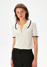adL COLLAR FRILLED - Poloshirt - bone