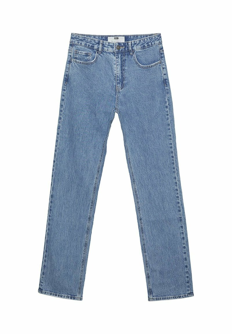 Hellblaue Jeans aus Denim mit geradem Bein, fünf Taschen und sichtbaren Nähten. Das Material hat eine leicht abgedroschene Textur.