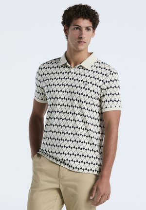 Crème polo shirt met een diamantpatroon in marineblauw. Korte mouwen, een opstaande kraag en een klein geborduurd logo op de borst.