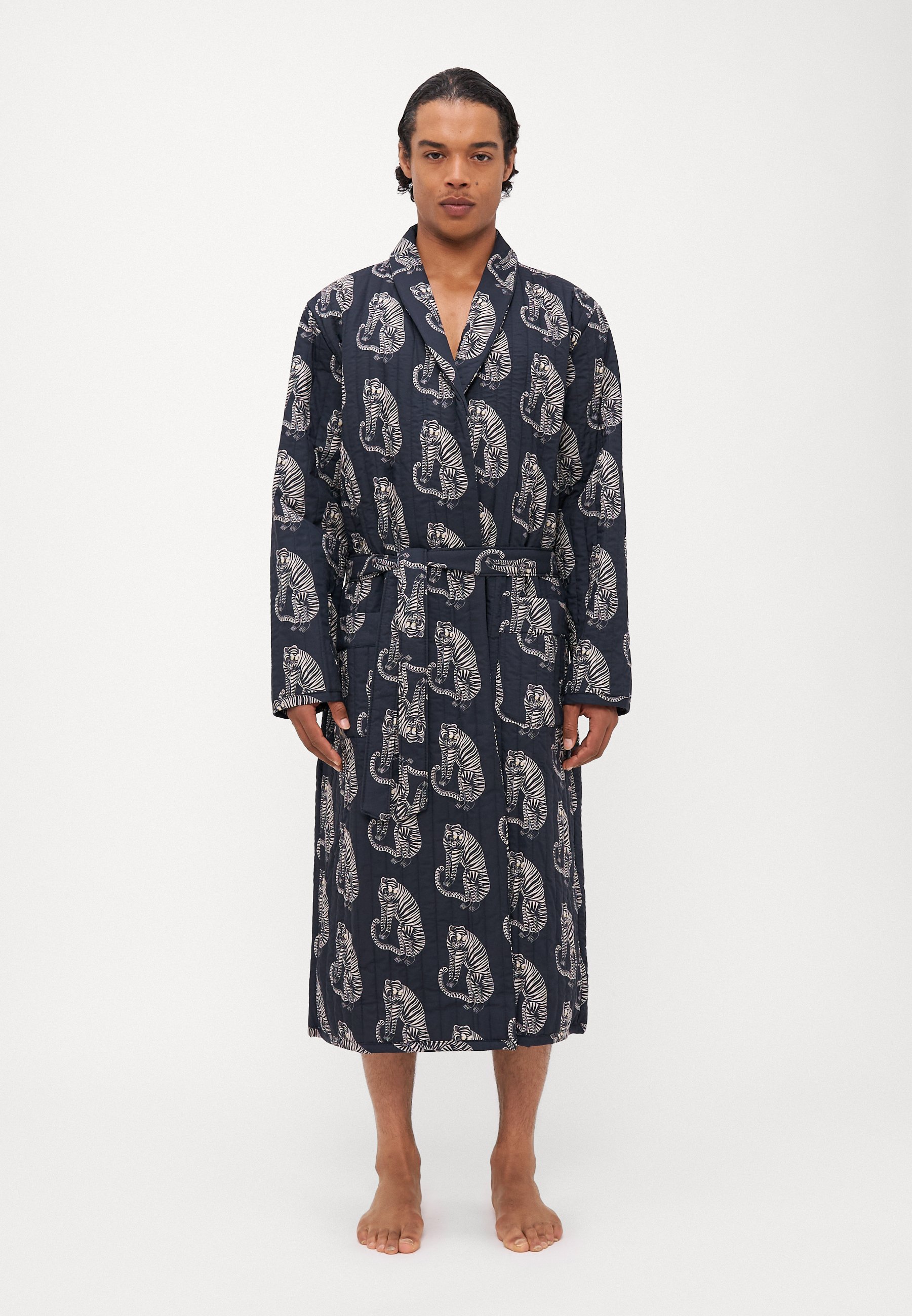 Desmond & Dempsey MENS QUILTED ROBE - Dressing gown - black/cream/black - Zalando.co.uk Desmond & Dempsey MENS QUILTED ROBE - Dressing gown - black/cream/black - Zalando.co.uk
