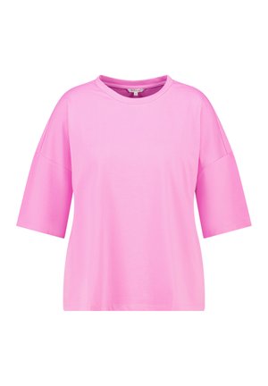 Korte mouw losse fit felroze t-shirt met ronde hals en verlaagde schouders, weergegeven op witte achtergrond.