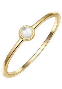 Zlati prstan z gladko, polirano površino, v sredini pa je bela biserna krogla, vstavljena v okrogel okvir. Enostavna in elegantna zasnova.