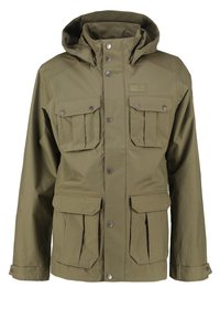 Veste à capuche vert olive avec quatre poches à rabat sur le devant et fermetures à boutons-pression, arborant le logo Jack Wolfskin sur la poitrine.