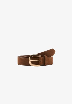 Cintura in suede marrone con fibbia piatta in metallo dorato. Presenta una texture liscia e un design tradizionale con diversi fori di regolazione.