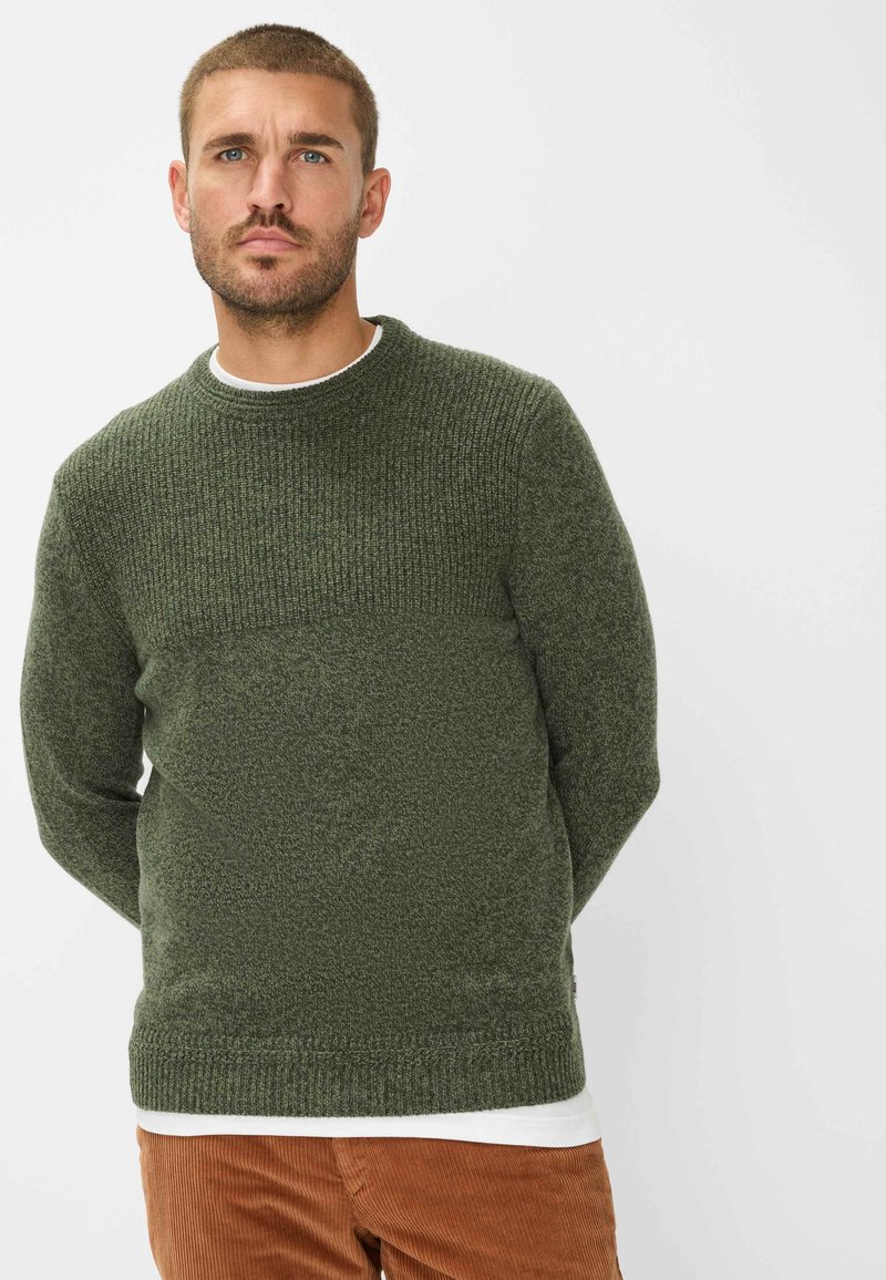 Groene gebreide trui met een gestructureerd bovenstuk en een glad onderstuk. Crewneck ontwerp, ribgebreide manchetten en zoomdetail.