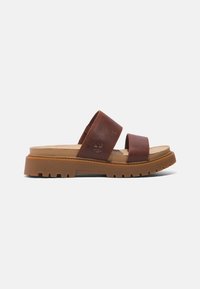 Infradito in pelle marrone con due fasce larghe, una soletta imbottita e una suola in gomma spessa e resistente per durata e comfort.