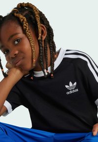 adidas Originals STRIPES TEE - Tričko s potlačou - black