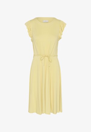 Rochie galben pastel, lungime până la genunchi, cu mâneci scurte volanate și curea subțire de legat în talie.