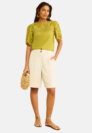 Love & Roses, REGULAR FIT - BRODERIE YOKE SHORT SLEEVE BLOUSE . - Blúzka - olive green