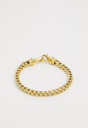 Bracelet en or tressé avec un fermoir à ressort. Le design comprend des maillons lisses entrelacés pour une apparence texturée.