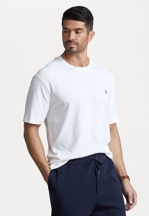 Weißes Kurzarm-T-Shirt aus Baumwolle mit Rundhalsausschnitt und kleinem gesticktem Logo auf der linken Brust.