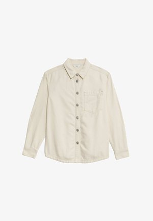 Camisa de botón de color crema claro hecha de algodón. Cuenta con un cuello clásico, un bolsillo frontal y botones plateados en el centro. Mangas largas.