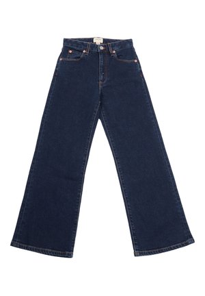 Jeans in denim blu scuro a gamba larga con vita alta, caratterizzati da cuciture arancioni, rivetti e un design pulito e classico.