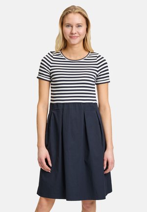 Abito a maglietta a righe con maniche corte, caratterizzato da una gonna blu navy e un design plissettato, realizzato in morbido tessuto misto cotone.
