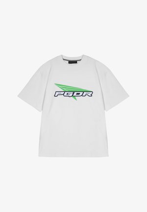 Hvid bomulds T-shirt med et stort sort og grønt "PGDR" grafisk motiv på forsiden, med en glat tekstur og klassisk rund halsudskæring.