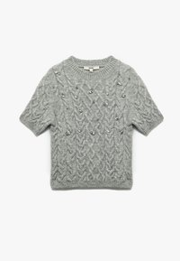 Suéter de punto gris de manga corta con adornos, cuello y dobladillo acanalados, y un diseño texturizado en toda la prenda.