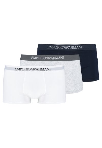 Tri para Emporio Armani bokseric v beli, svetlo sivi in mornarski modri barvi. Imajo elastične pasove z logotipnimi detajli in prilegajočo obliko.