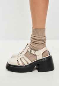 Cesare Gaspari Lodičky s platformou - beige