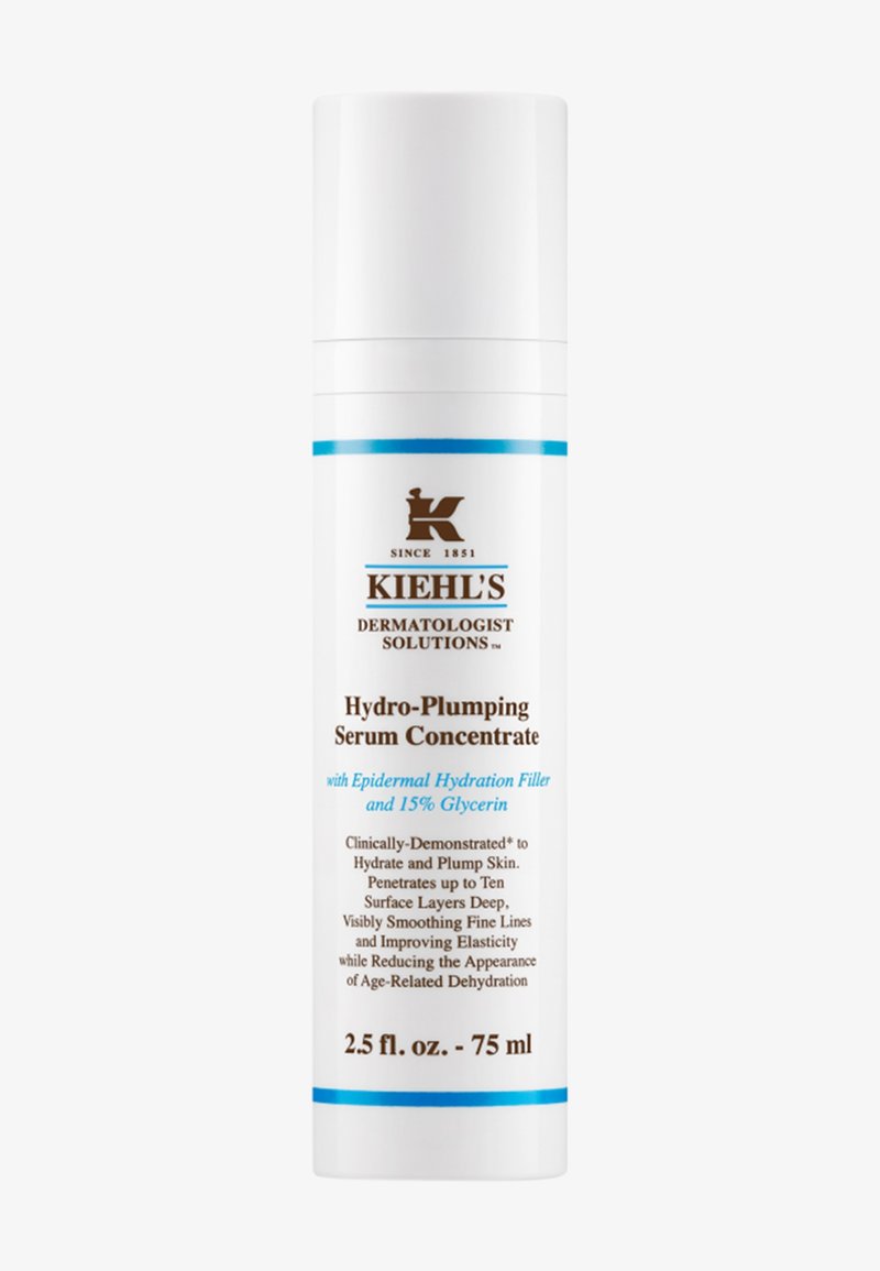 Biała cylindryczna butelka z niebieskimi akcentami. Zawiera Kiehl's Hydro-Plumping Serum Concentrate, 2,5 fl. oz. z tekstem opisującym korzyści i składniki.