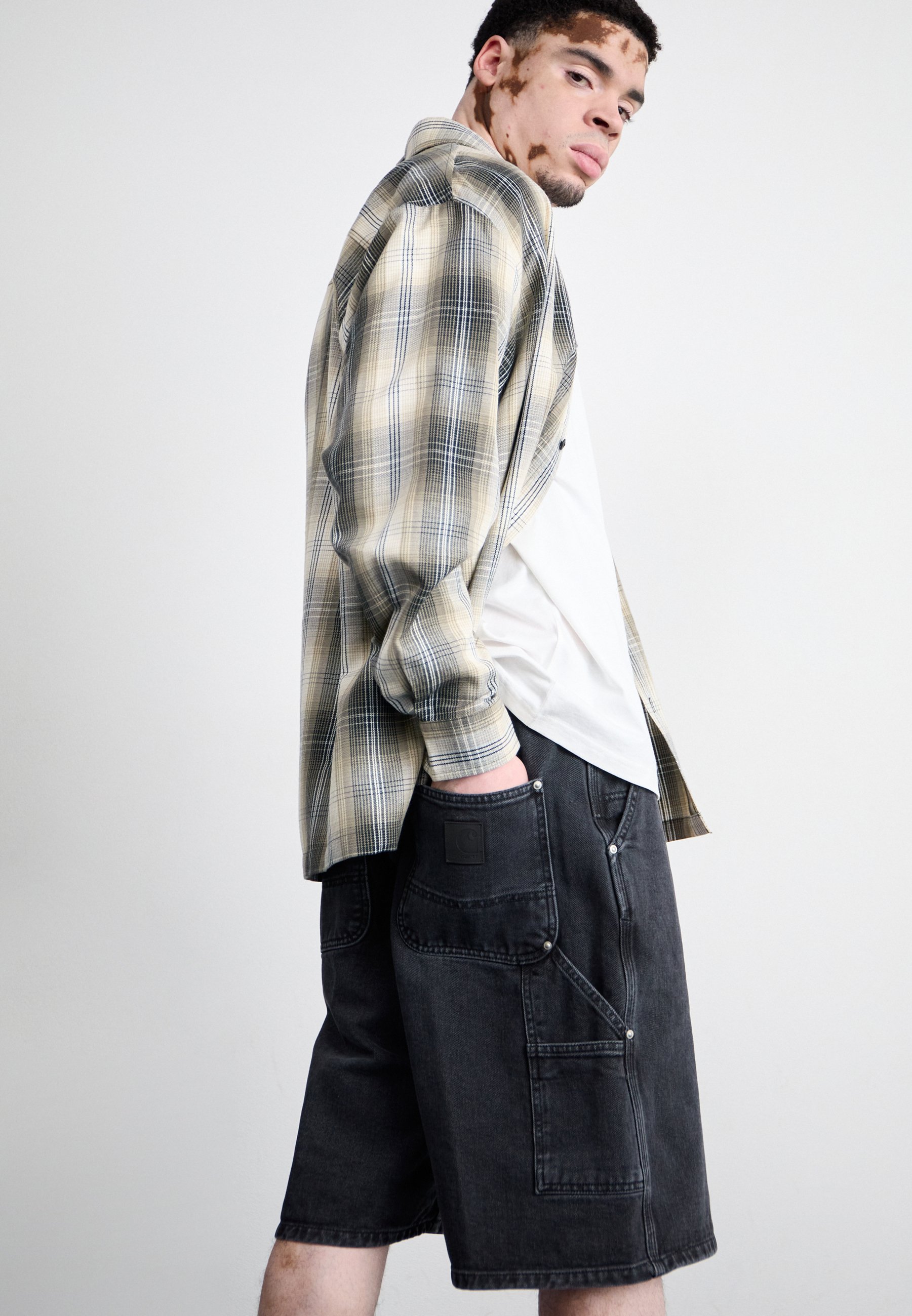【U LAN】Rivet Heavy Pile Bermuda Pants Carhartt WIP - Szorty jeansowe/czarny - Zalando.pl