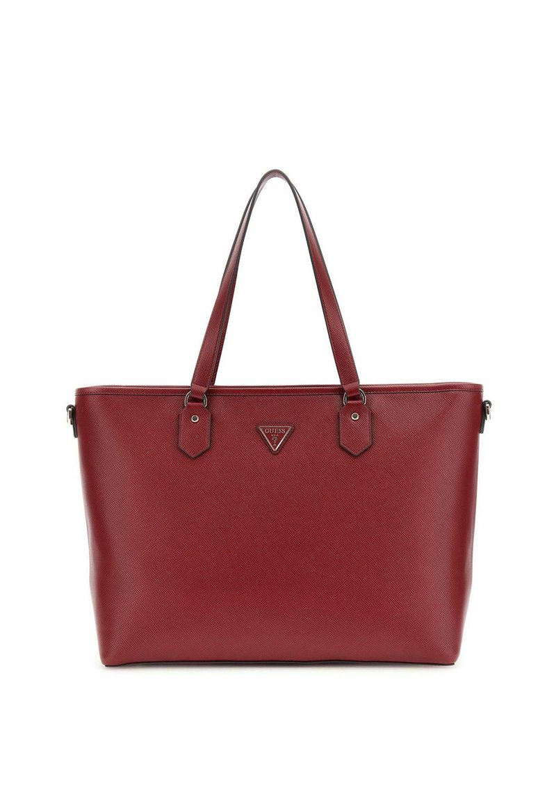 Sac fourre-tout synthétique rouge avec surface texturée, deux longues poignées et un logo triangulaire. Présente des accents hexagonaux près du matériel.