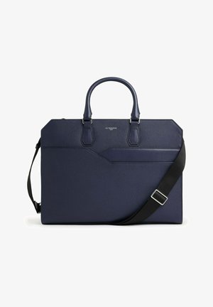 Marineblaues strukturiertes Lederhandtasche mit zwei Griffen und einem abnehmbaren schwarzen Gurt. Mit einer Fronttasche und geometrischen Designelementen.