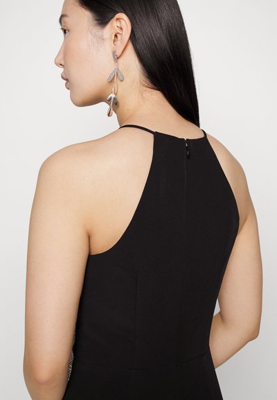 Halston ANNIKA GOWN IN STRETCH CREPE - Długa sukienka