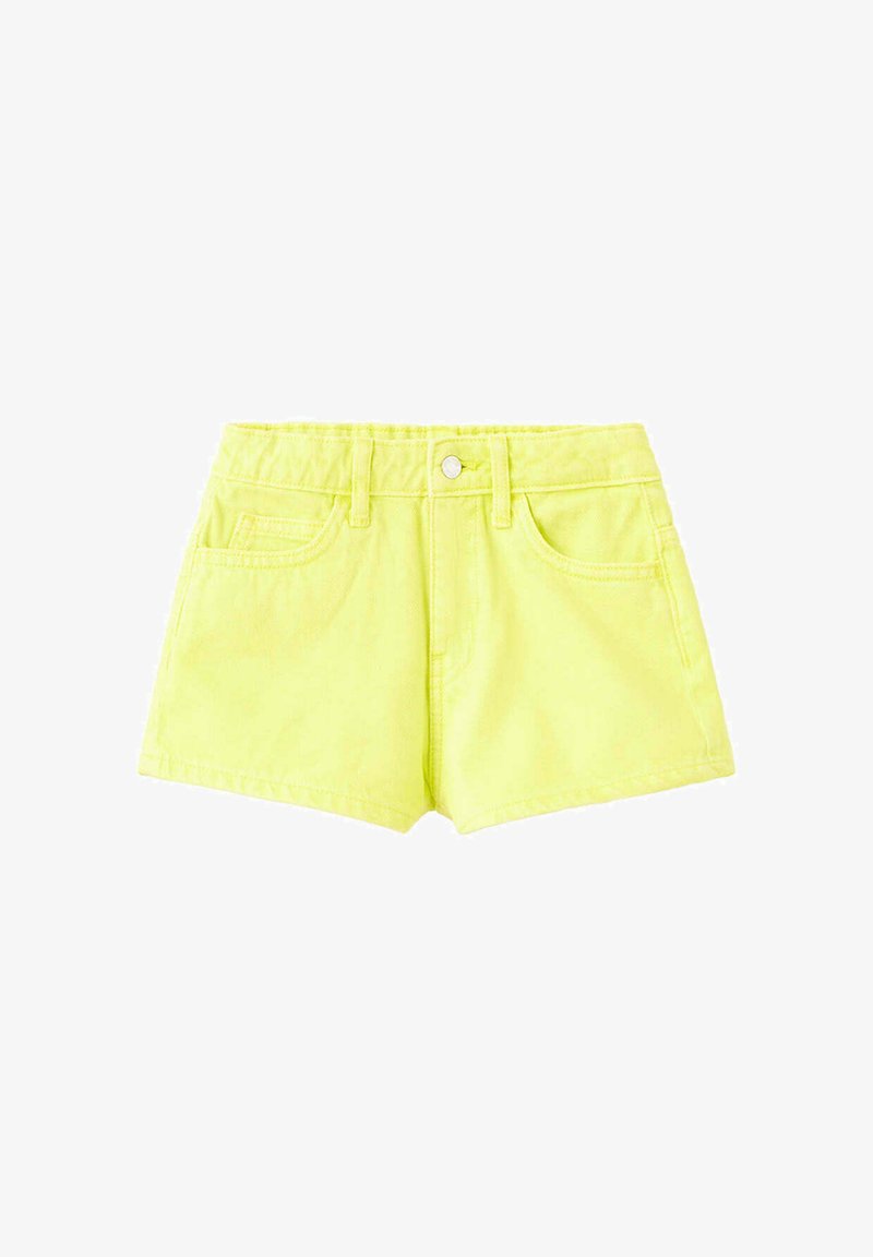 Short en denim jaune avec poches avant, passants pour ceinture et fermeture par bouton, posé à plat sur un fond blanc.
