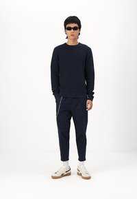 Redefined Rebel LEE CROPPED  - Pantalones - sky captain