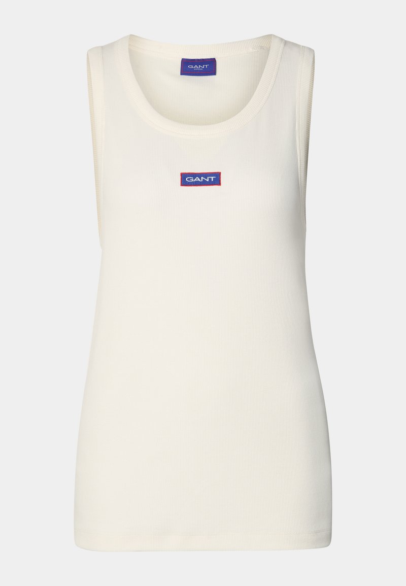 Débardeur blanc à côtes avec un col rond, arborant un écusson logo GANT bleu et rouge au centre. Texture lisse, sans manches.