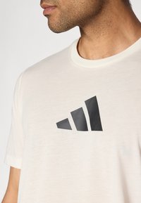 adidas Performance Sport T-shirt - chalk white