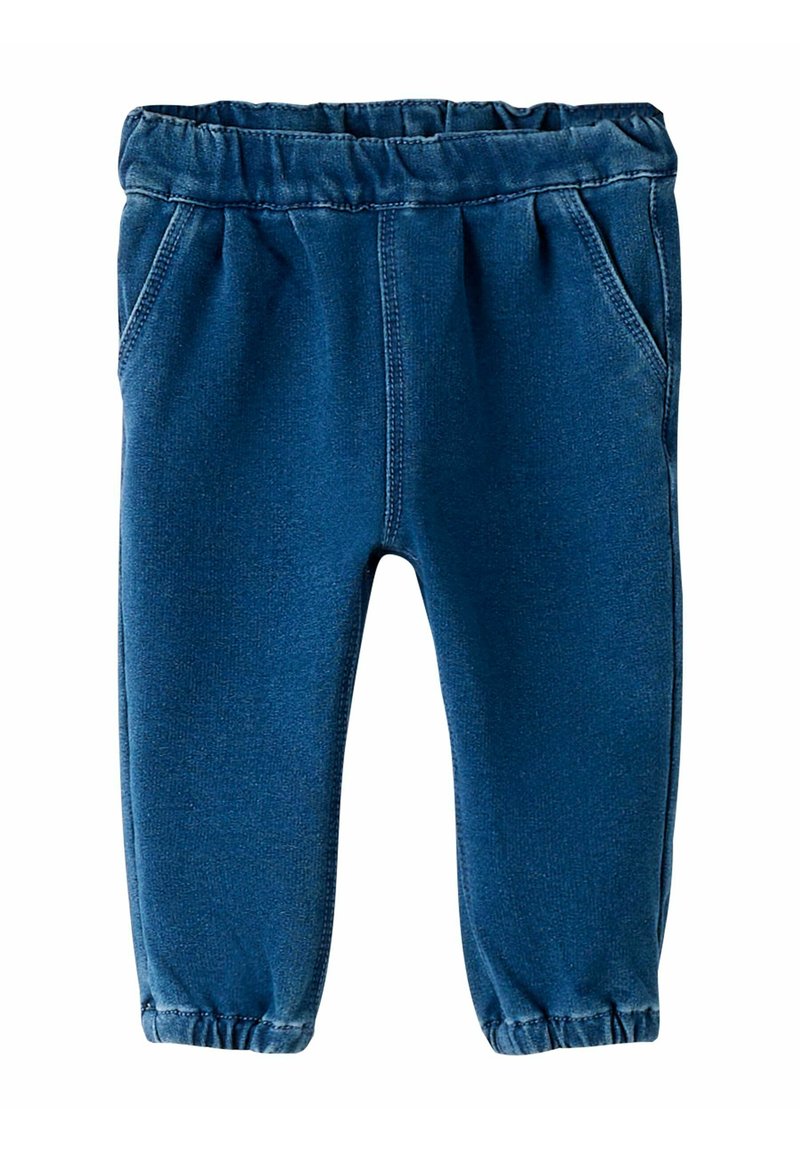 Modré nohavice podobné denimu s elastickým pásom, dvoma bočnými vreckami a zberanými manžetami na členkoch. Hladká textúra a jednoduchý dizajn.
