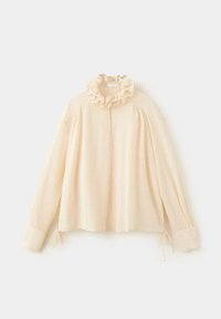 Blouse à manches longues couleur crème avec col haut volanté, tissu texturé et liens aux poignets et aux côtés.